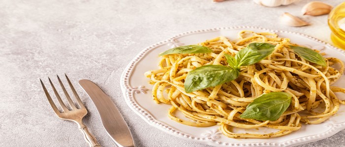 Idée recette : Tagliatelles aux œufs, pâte d’olive noire et basilic